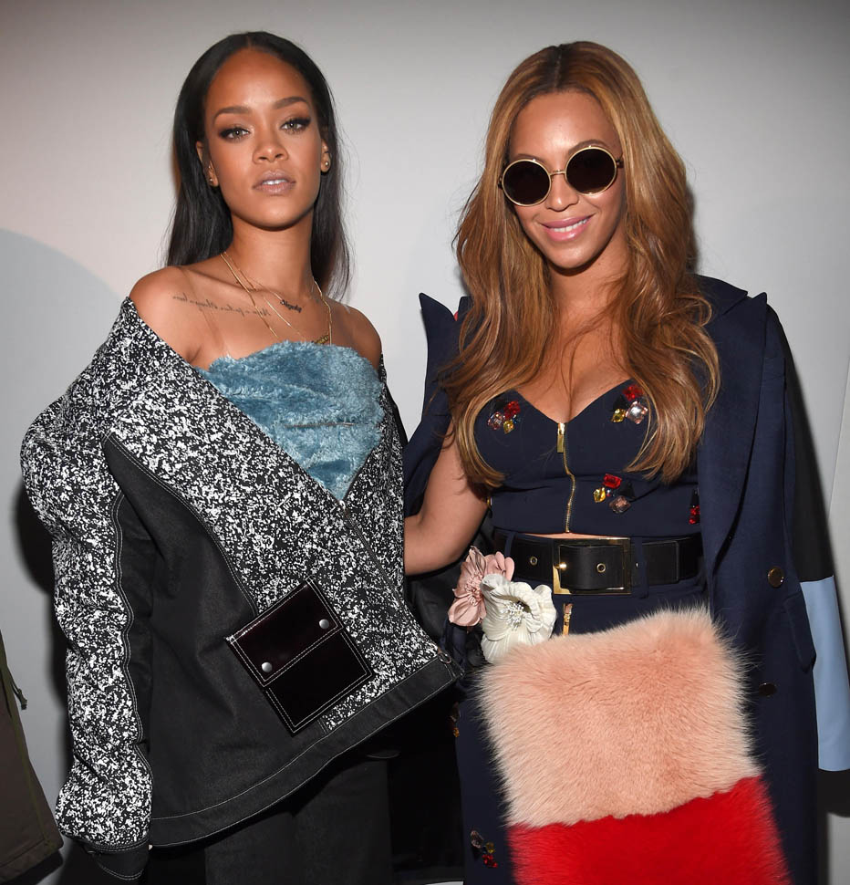 Trillen Ruimteschip ring Rihanna, Beyonce, JayZ at Kanye West's Adidas Yeezy NYFW show|Lainey Gossip  Entertainment Update