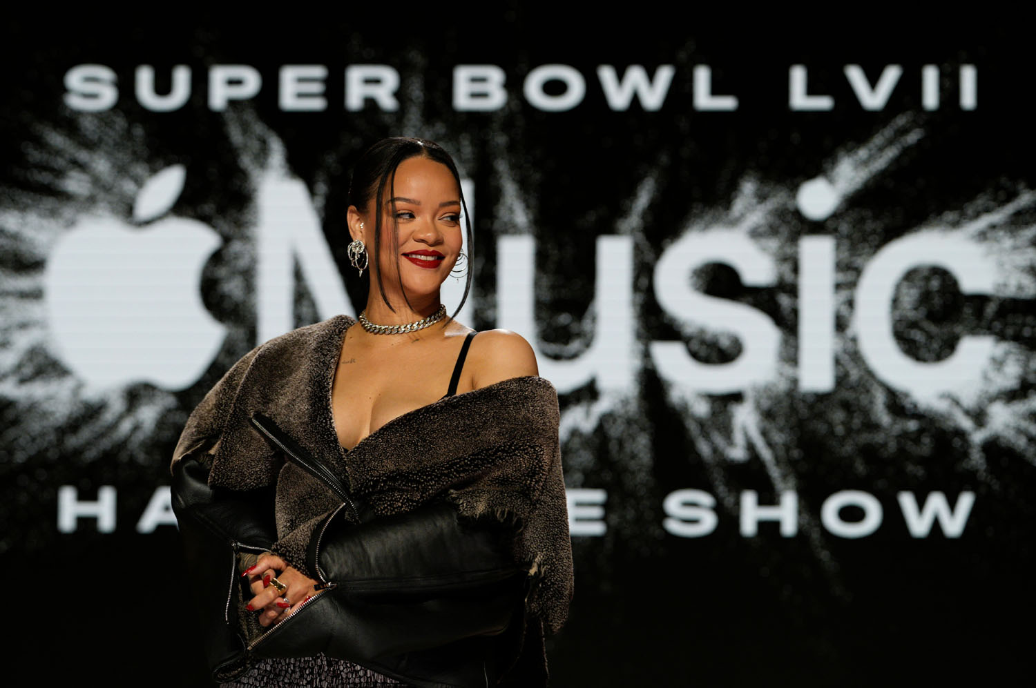 Phoenix, Arizona, Feb. 12, 2023, Rihanna poses for photos after the Super  Bowl LVII Apple Music Halftime Show press conference held at the Phoenix  Convention Center on Feb. 9, 2023. Super Bowl