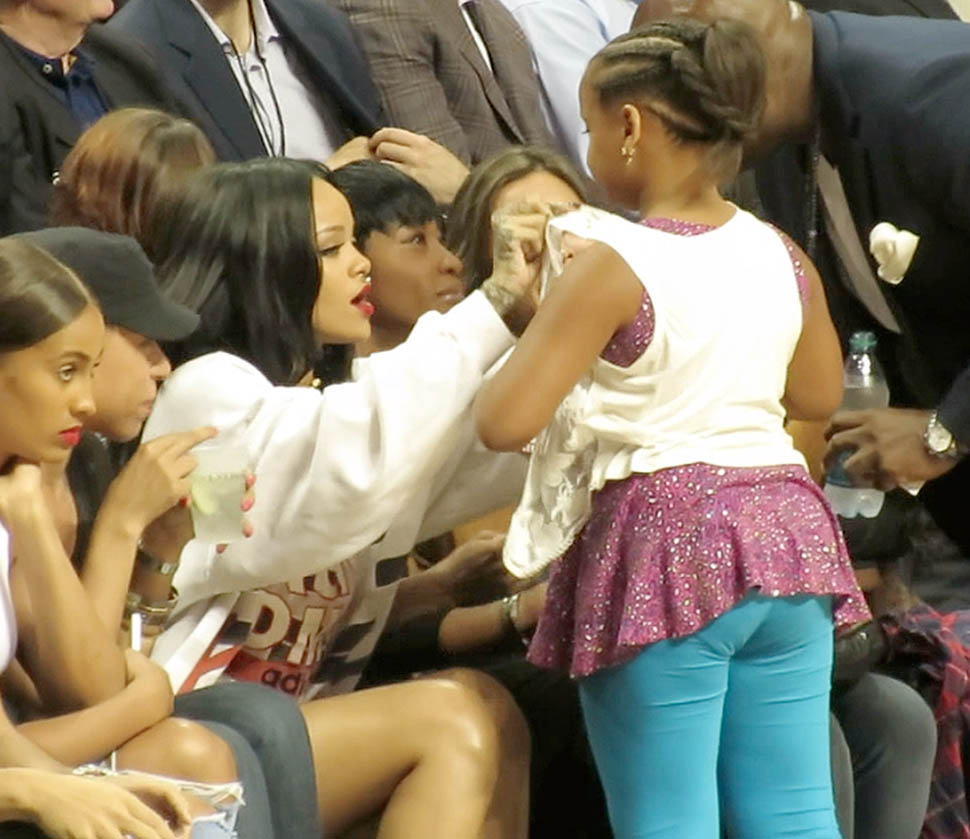 Rihanna Rocks Denim Short Shorts 2 Ways At Charity Basketball Game –  Hollywood Life