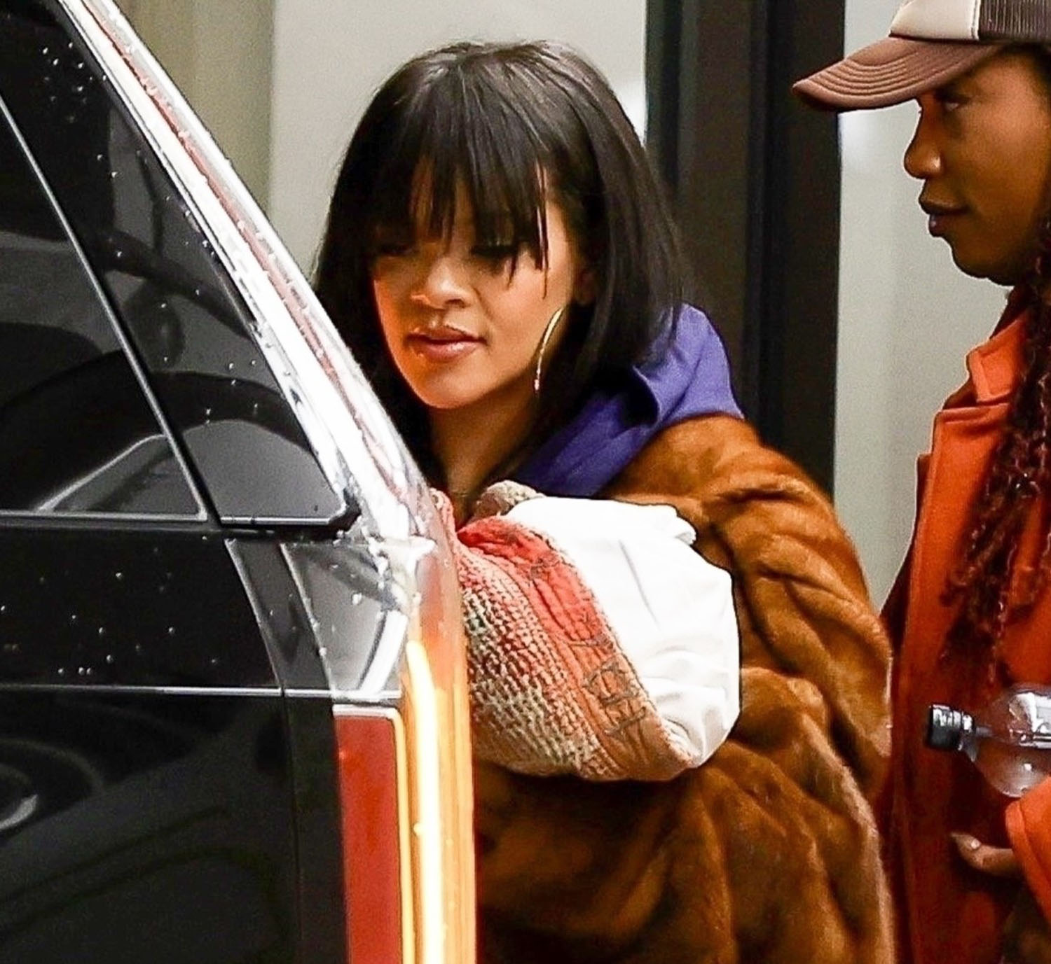 Rihanna garde les heures de rock star, quittant le studio avec son fils ...