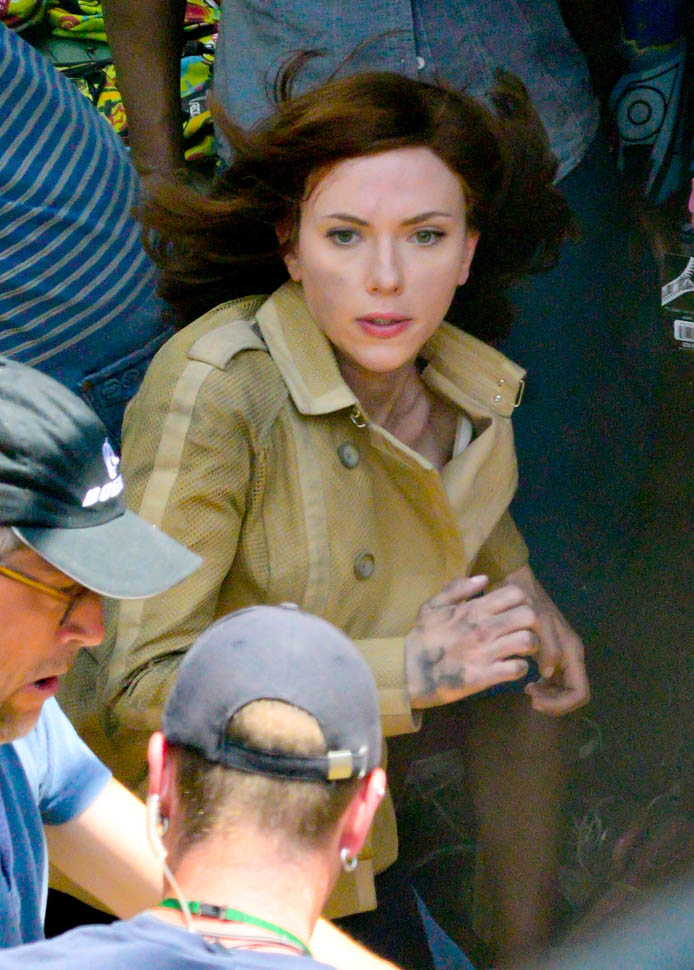 Scarlett Johansson and Paul Rudd on the set of Captain 