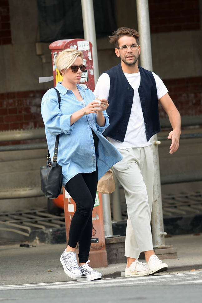 Pregnant Scarlett Johansson and Romain Dauriac go for ice cream in New ...