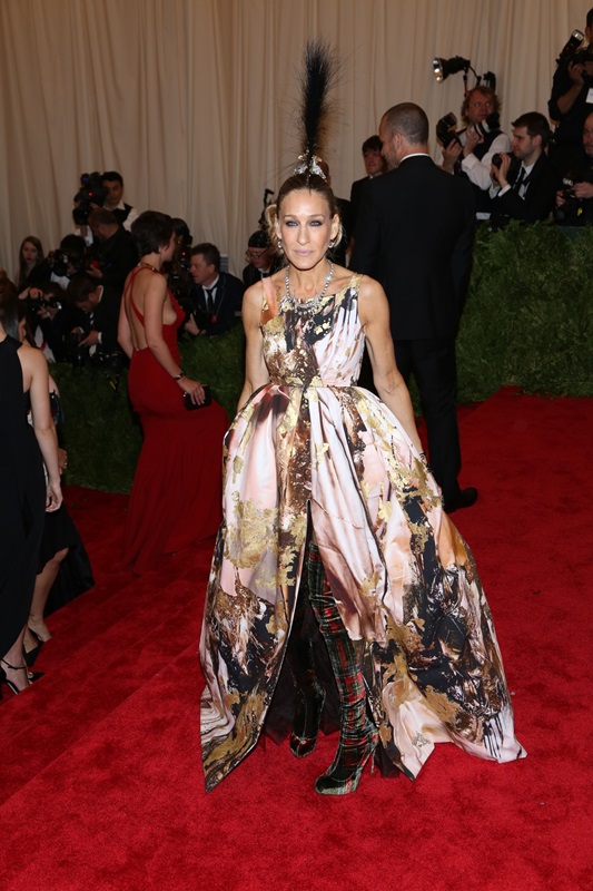 Sarah Jessica Parker in Giles Deacon at the MET Gala 2013|Lainey Gossip ...