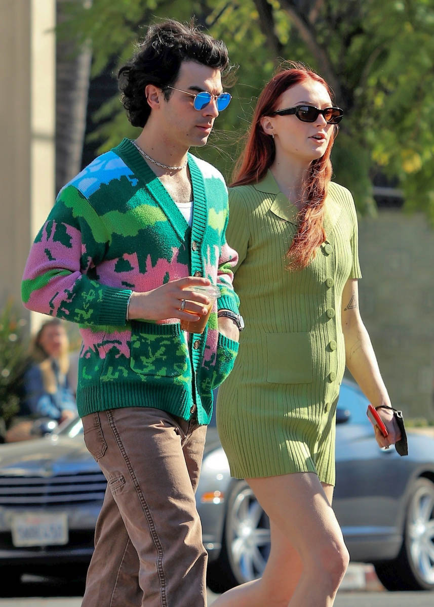 Sophie Turner & Joe Jonas Go for a Walk Amid Pandemic in LA: Photo 1293571, Joe Jonas, Pregnant Celebrities, Sophie Turner Pictures