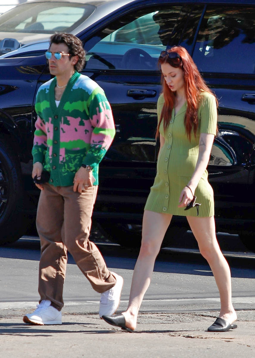 Sophie Turner & Joe Jonas Go for a Walk Amid Pandemic in LA: Photo 1293571, Joe Jonas, Pregnant Celebrities, Sophie Turner Pictures