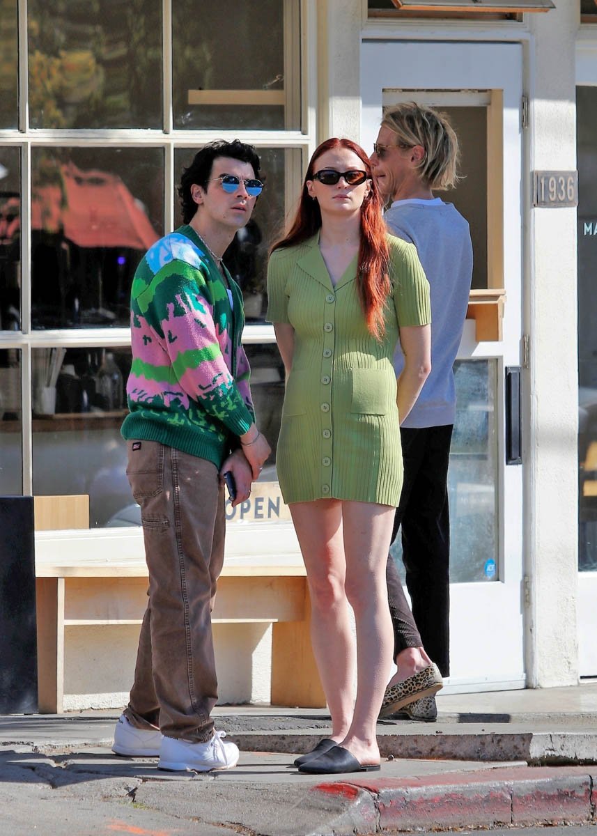 Sophie Turner & Joe Jonas Go for a Walk Amid Pandemic in LA: Photo 1293571, Joe Jonas, Pregnant Celebrities, Sophie Turner Pictures