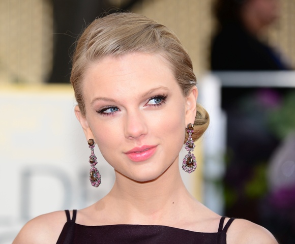 Best Globe GIF: Taylor Swift at the 2013 Golden Globe Awards|Lainey ...