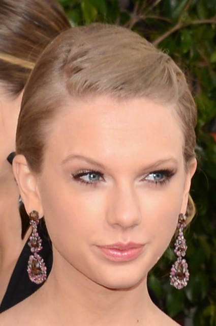 Best Globe GIF: Taylor Swift at the 2013 Golden Globe Awards|Lainey ...