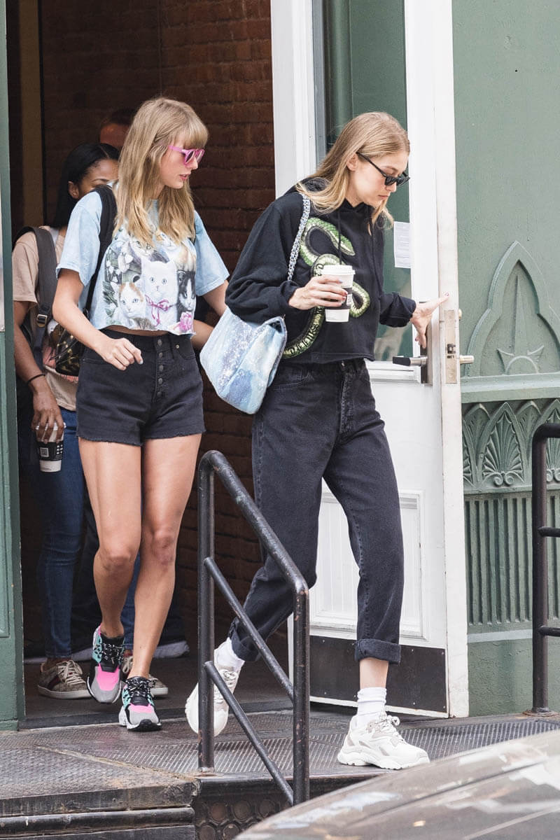 Taylor Swift Hangs Out With Gigi Hadid In Nyc