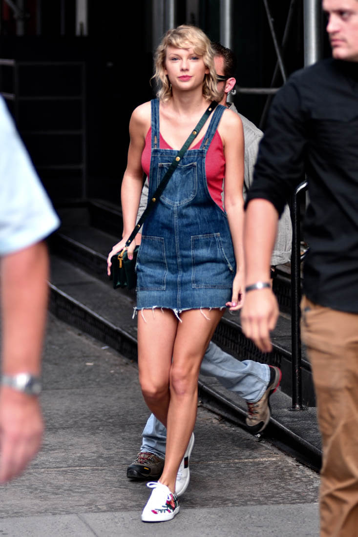 Slytherin Taylor Swift out in New York as Tom Hiddleston works on Thor ...