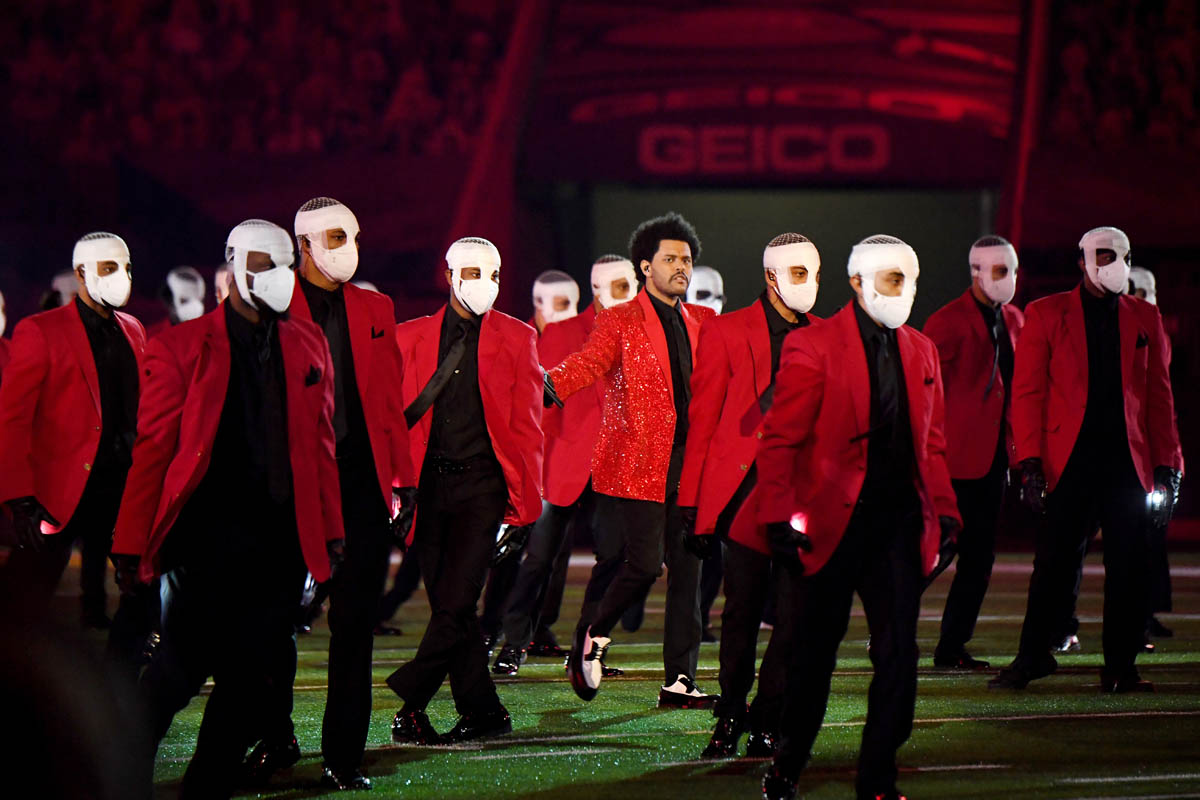 The Weeknd shades Hollywood culture with Super Bowl performance – The  Lumberjack