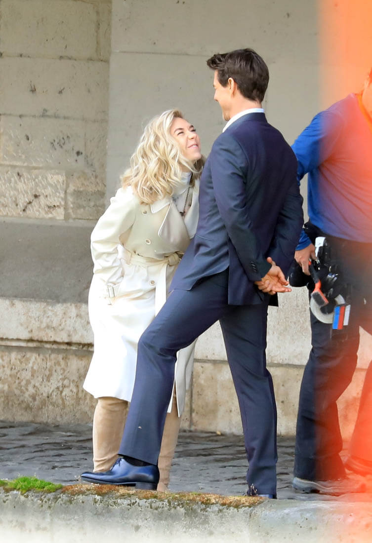 Tom Cruise kisses co-star Vanessa Kirby on Mission: Impossible 6 set