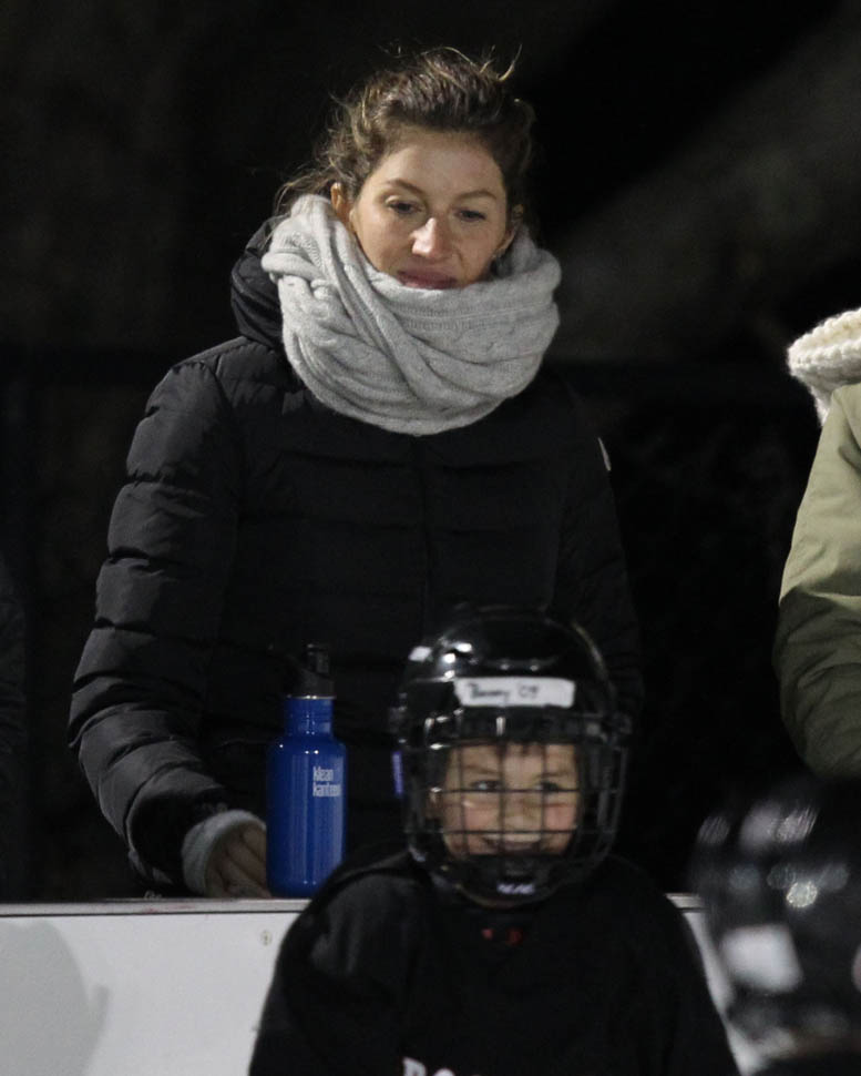Tom Brady and Gisele Bundchen watch their son play hockey 
