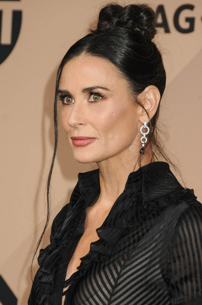 Demi Moore's SAG shirt dress|Lainey Gossip Lifestyle