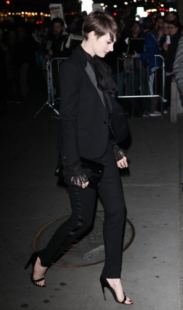 Anne Hathaway’s black ruffle tuxedo at the 2013 National Board of ...