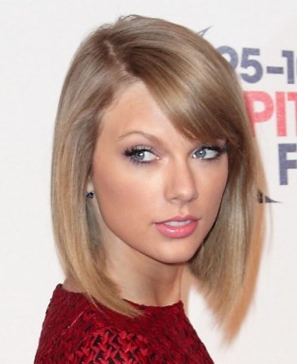 Taylor Swift's short, red dress and too much foundation|Lainey Gossip ...